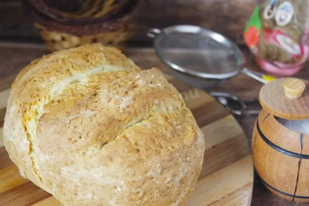 Простой хлеб на кефире. Хлеб на кефире. Хлеб домашний на кефире. Хлеб на кефире без дрожжей. Бездрожжевой хлеб на кефире.