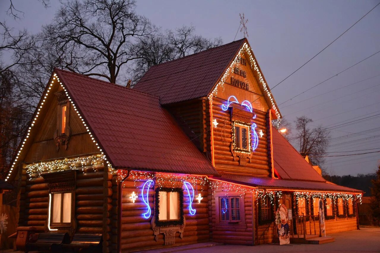 усадьба деда мороза в кузьминках. дом дедушки предложение. усадьба деда мороза великий устюг. московская усадьба деда мороза в москве. вотчина деда мороза внутри в великом устюге.