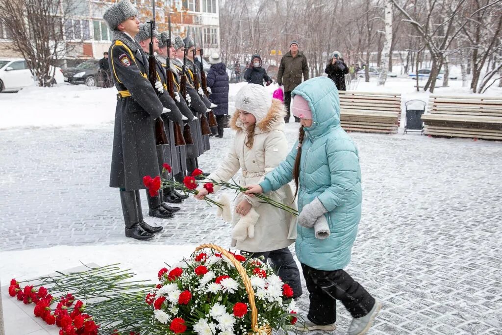 Дни блокады в январе. 27 Января прорыв блокады Ленинграда. 78 Годовщина снятия блокады Ленинграда. 27 Января блокада Ленинграда Барнаул. Памятник блокаде Ленинграда.