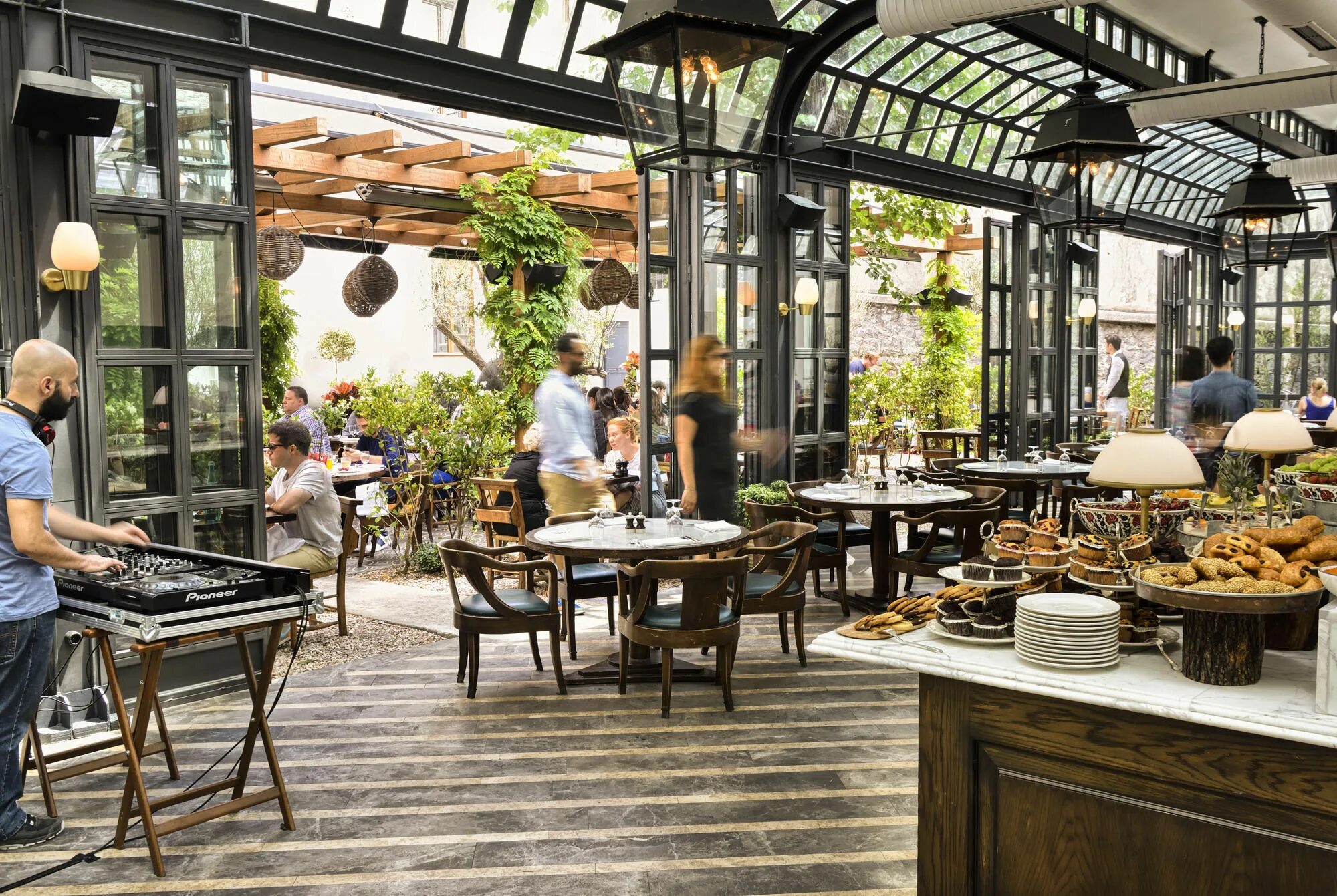 Soho house istanbul. Soho istanbul hotel. Soho house istanbul. Soho house istanbul. Сохо стамбул.