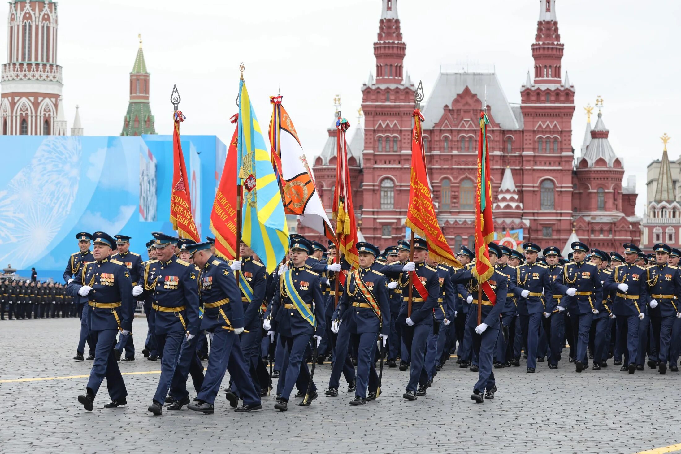 Военный парад. Парад Победы на красной площади 2022. Парад 9 мая 2022 в Москве. Парад Победы 2020 в Москве вынос Знамени. Парад Победы красная площадь ВДВ.