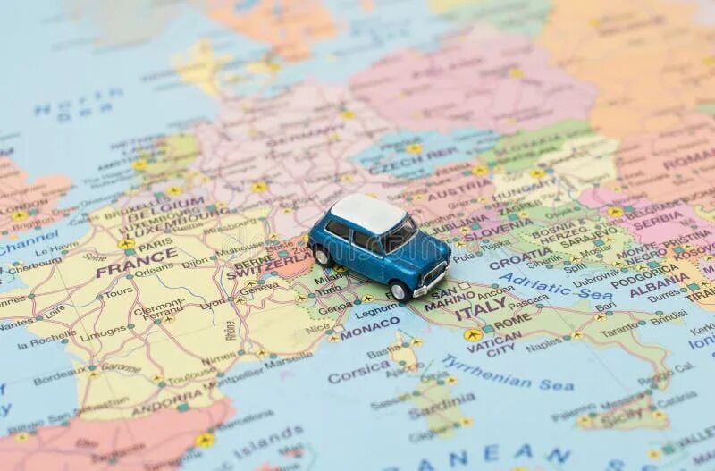 Автомобили европы. Машина для туризма. Путешествие на машине. В путешествии. Путешествие на машине по европе.