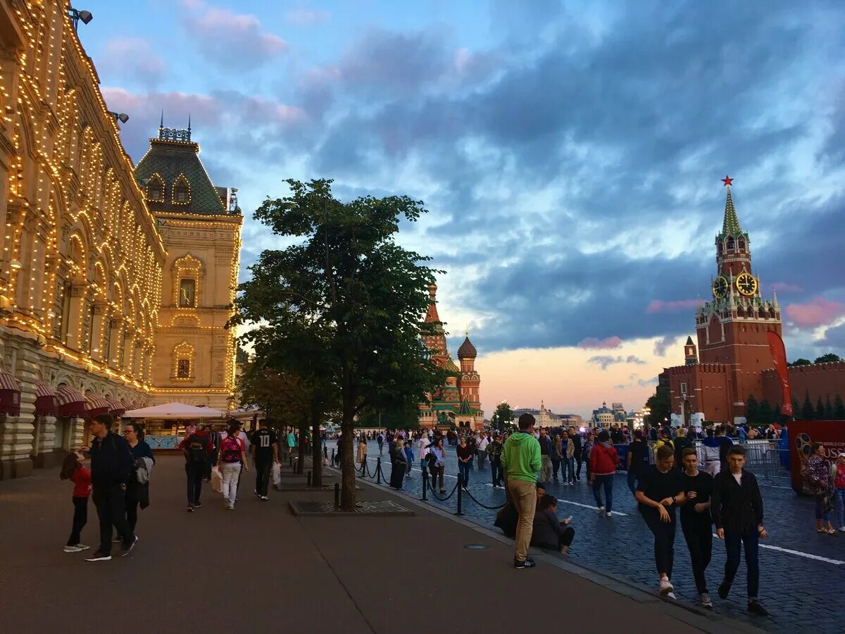 Хочешь увидеть москву. Увидеть Москву. Как хорошо в Москве. Что можно увидеть в Москве. Какиприезжие видят Москву.