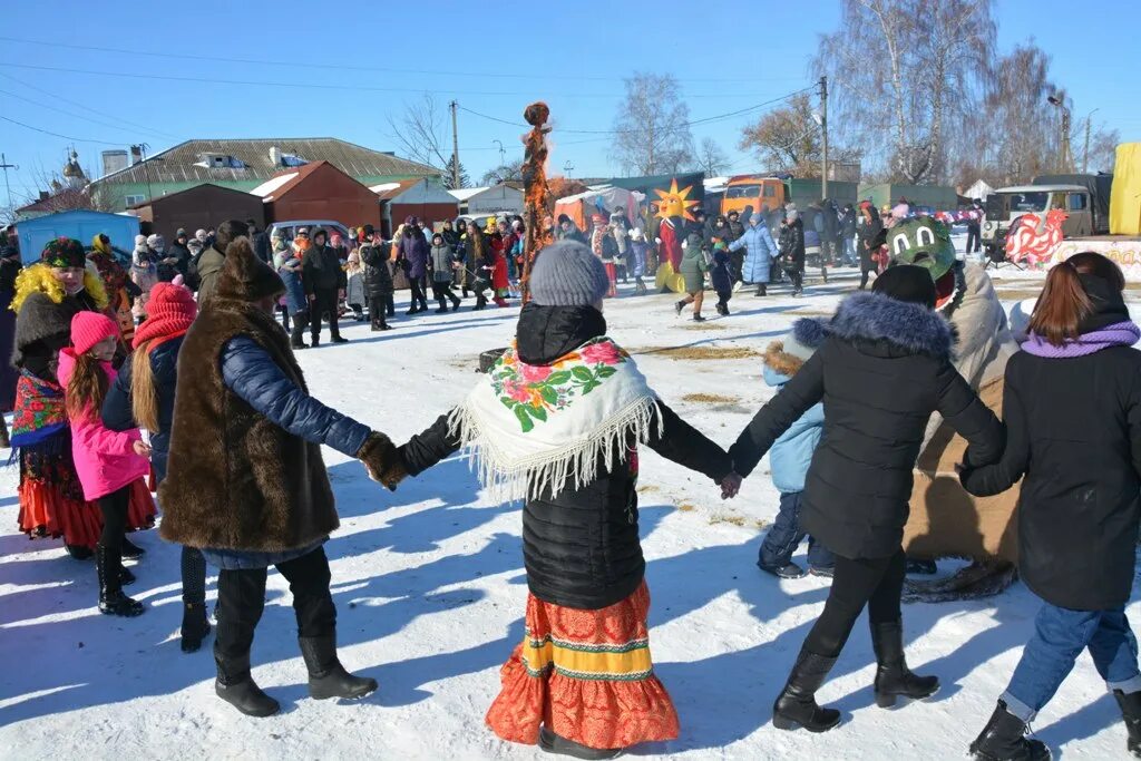 масленица в орле в парке. празднование масленицы в коломенском. образ масленицы. проводы масленицы. проводы зимы в орле.