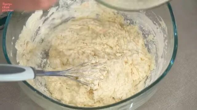 Сыр для хычинов какой используют для приготовления. Тесто на хычины рецепт на кефире. Чепалгаш с творогом и зеленью. Лепешки с фаршем на сковороде. Хычины на кефире.