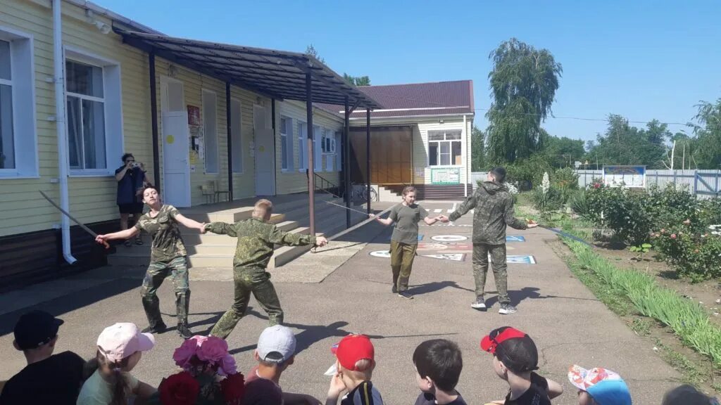 Новобейсугская выселковский краснодарский край. Новобейсугская Краснодарский край. Станица Новобейсугская. Школа 12 ст Новобейсугская. Администрация станица Новобейсугская сотрудники.