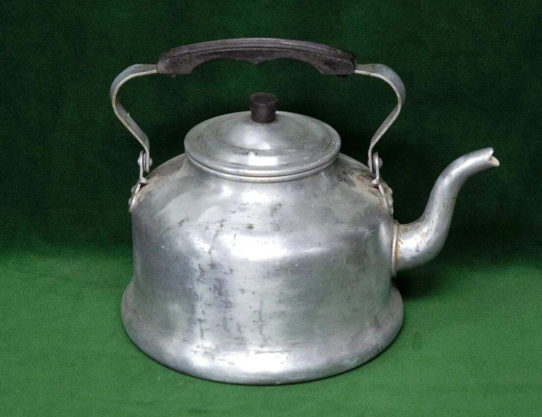 Чайник алюминиевый 2л,1квт полированный чекан. Алюминиевый чайник dmn41 Вермахт. Советский алюминиевый чайник. Старинный чайник.