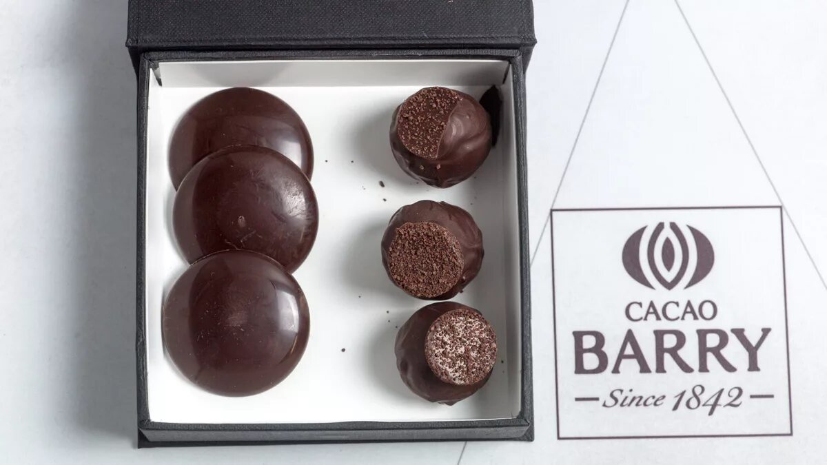 Бари шоколад. Шоколад GP. Какао масса Cacao Barry. Шоколад Zephyr Cacao Barry. Какао тёртое диски.