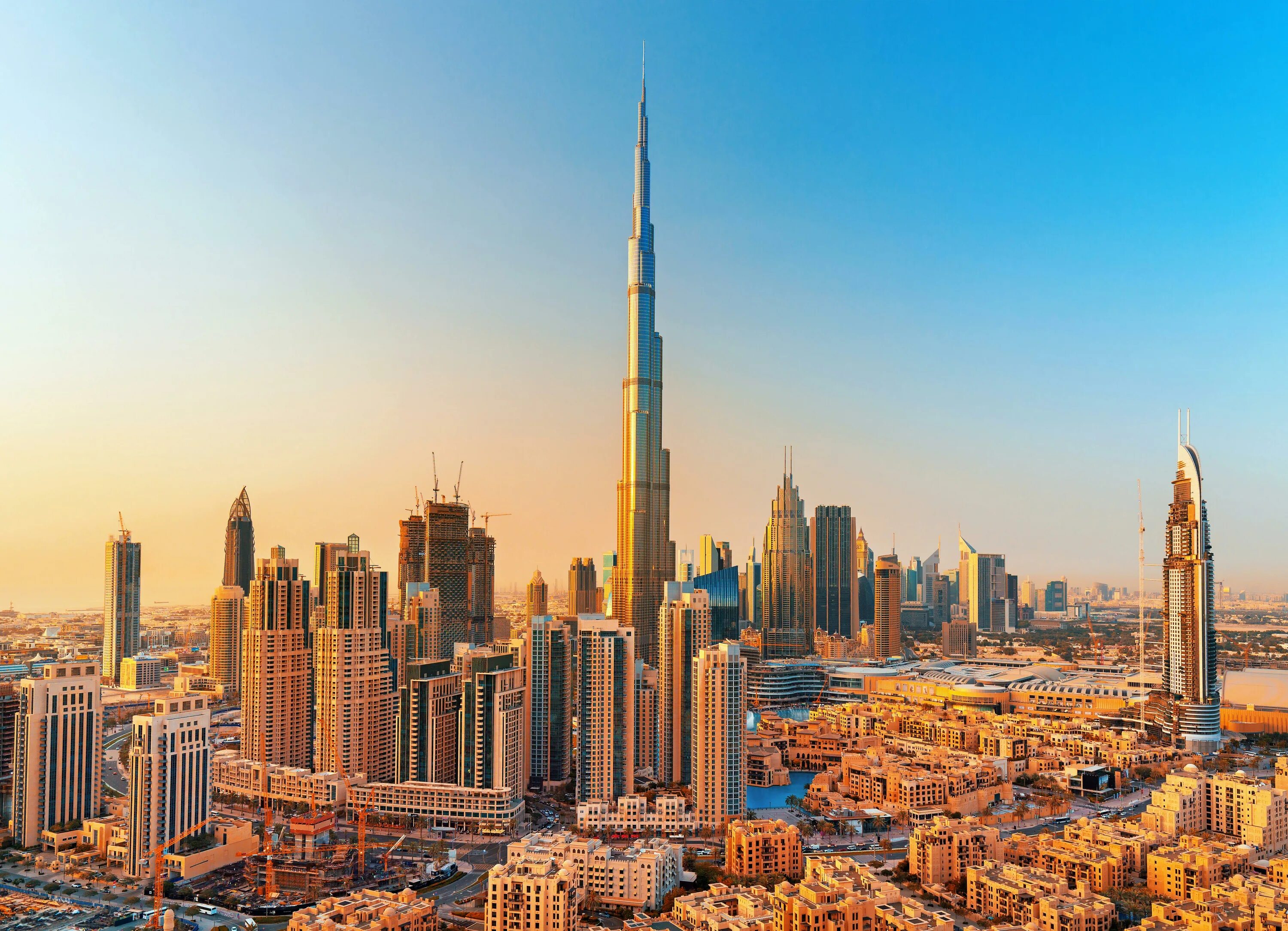Бурдж халифа экскурсия цена. ОАЭ Дубай Бурдж-Халифа. Даунтаун Дубай 2022. Башня Бурдж Халифа.
