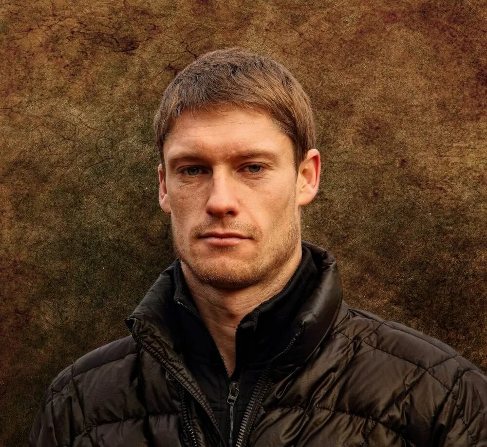 суровый мужчина. мужчина в деревне. бондарчук максим. исаев николай дмитриевич. щелков александр.