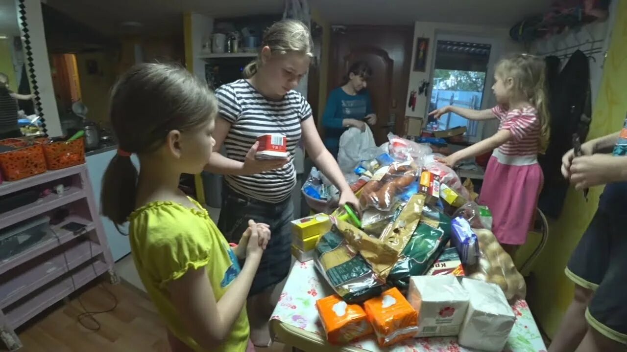 Последние видео семьи колесниковых. Колесниковы семья. семья колесниковых 2025. 7-я колесниковых ютуб. многодетная семья колесниковы мелеуз.