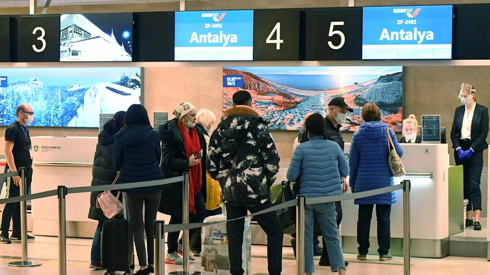 Российские туристы в Турции. Российские туристкитв Турции. Закрытые границы в аэропорту. Въезд в Турцию для россиян.