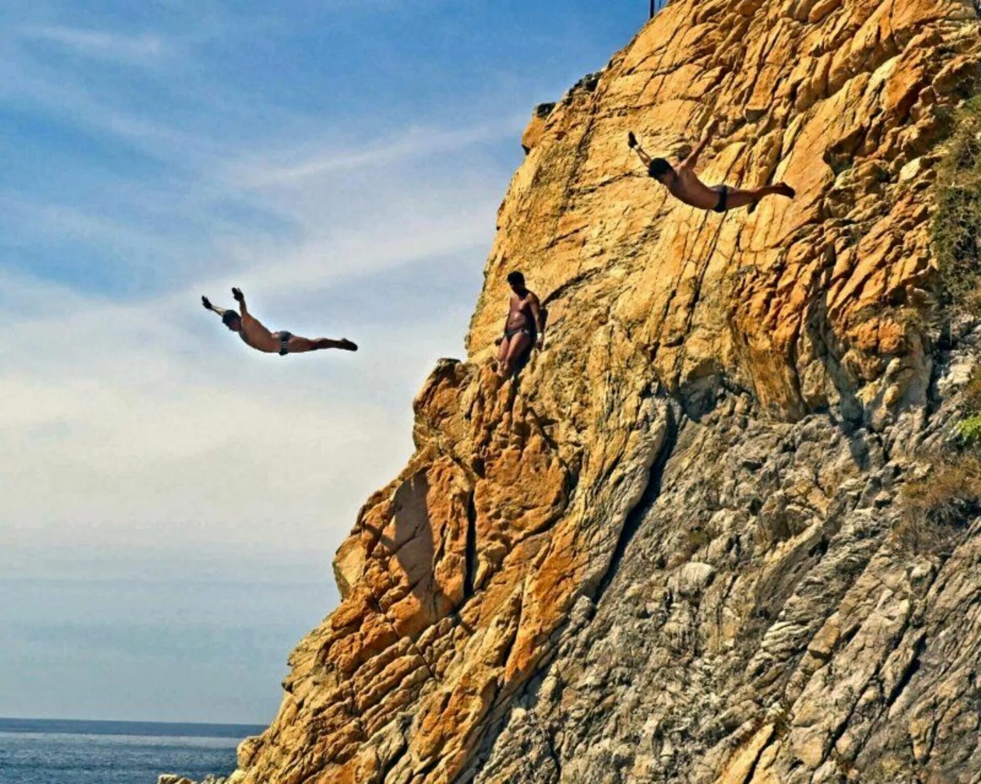 Разбежавшись прыгну со скалы. Король и шут прыгну со скалы. Прыжок со скалы в сочи. Чили прыгну со скалы. Король и шут прыгну со скалы.