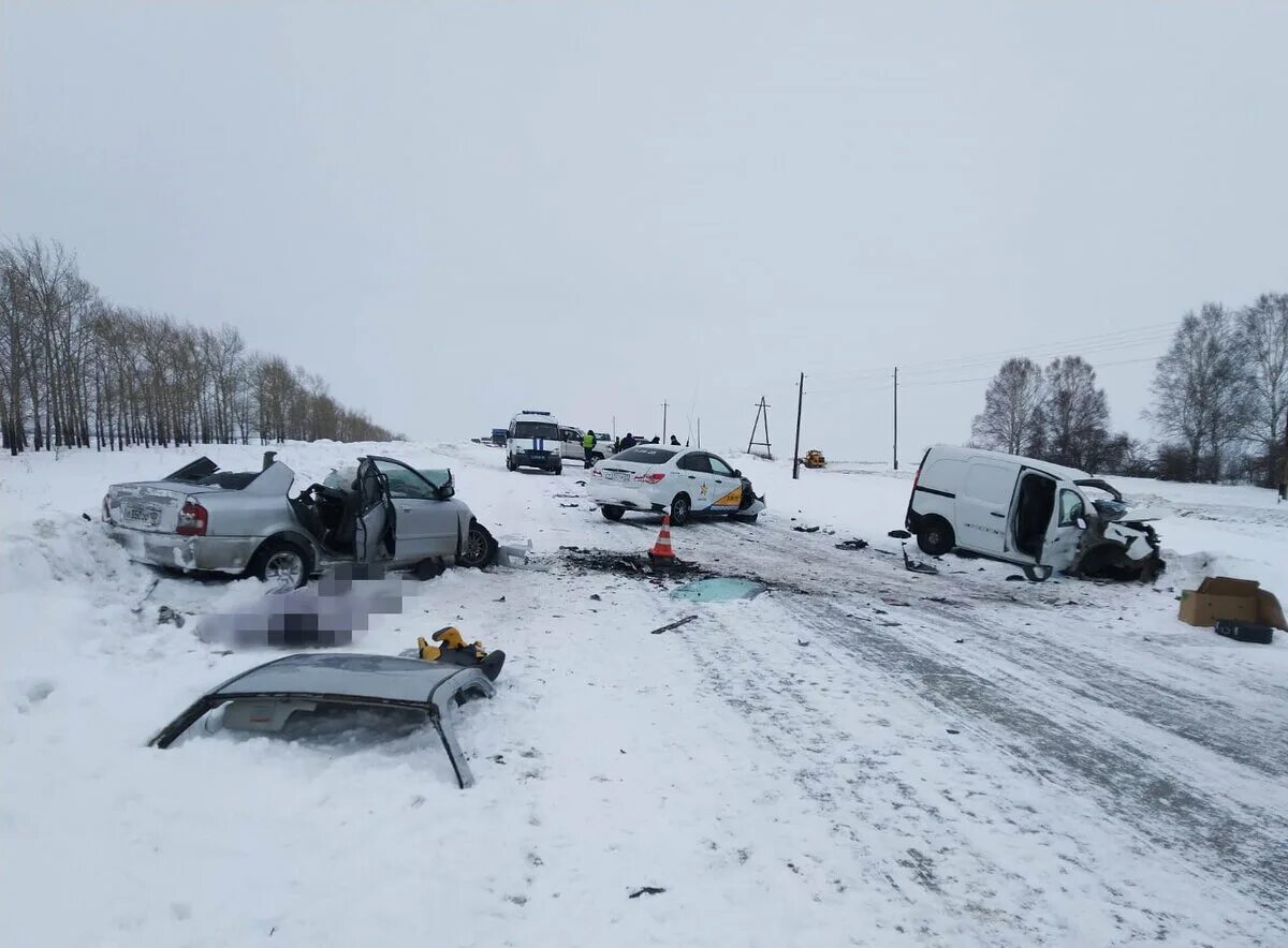 Сотрудники разбились. ДТП на Заринской трассе. ДТП трасса Заринск Кытманово. Авария на Заринской трассе сегодня.