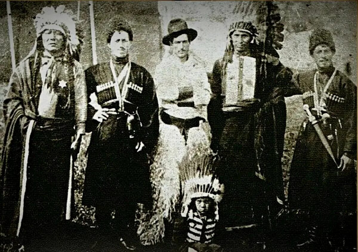 Индейцы на Аляске 19 век русские. Индейцы Аляски. Индейцы Аляски Тлинкиты. Индейцы танаина.