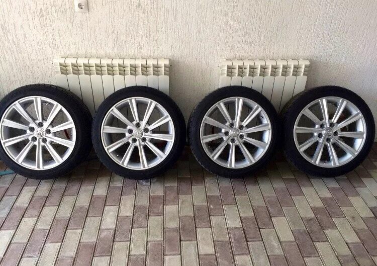 Колеса 225/50 r18 Камри. Колеса Toyota Camry 50 r18. Колеса 225 45 р18 Камри 50. Диски Камри r18.