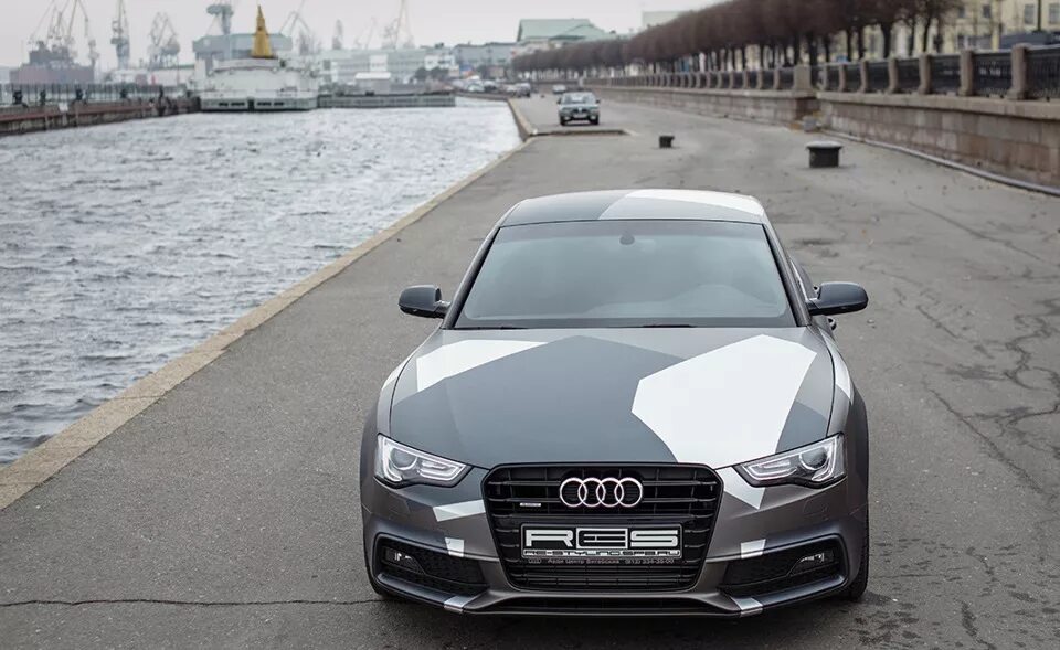 Капот ауди а4 б8. Audi a5 Sportback хаки. Ауди а4 серая. Audi a4 b5. Audi a4 b8 в пленке.