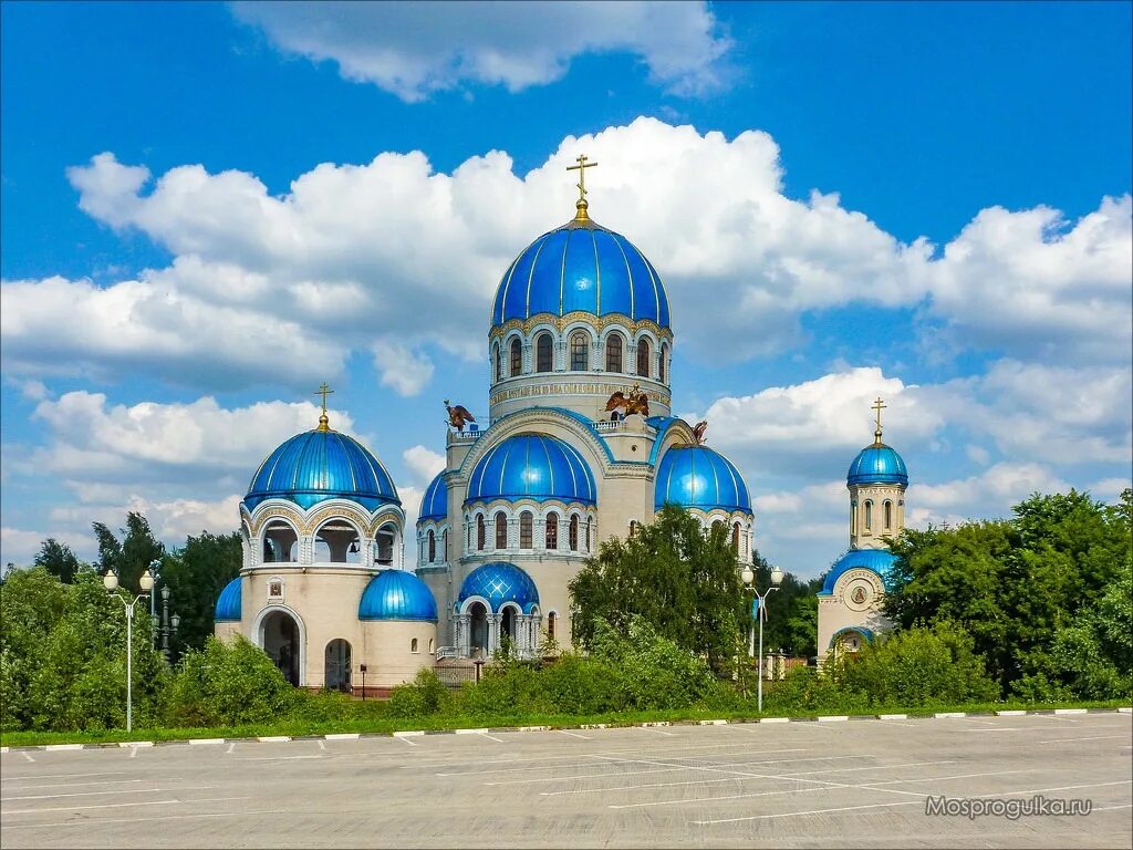 церковь на борисовских прудах. храм троицы живоначальной в орехово-борисово фото. храм живоначальной троицы в орехово-борисово. храм живоначальной троицы в орехово-борисово. храм тысячелетия крещения руси.