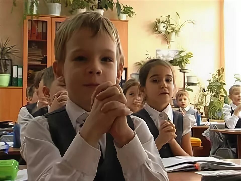 Видео школы 32. Школа 66 астрахань. Видео школы 32. Кайеркан школа 32. Директор моу сош 32.