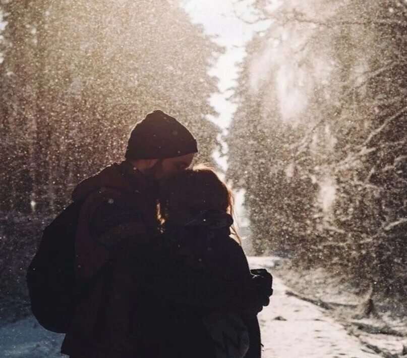 Homie снегопад. В твоих глазах лишь холод. Не будь разлук мы не ценили бы так встречи картинки. В холодном воздухе сладко