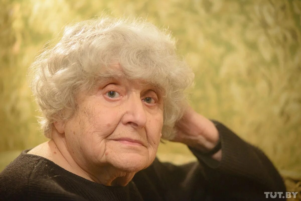 Почему 80 лет. Медаль за взятие юбилея 80 лет. Открытка с юбилеем 80 лет мужчине. За взятие юбилея 50. Женщины за 80.