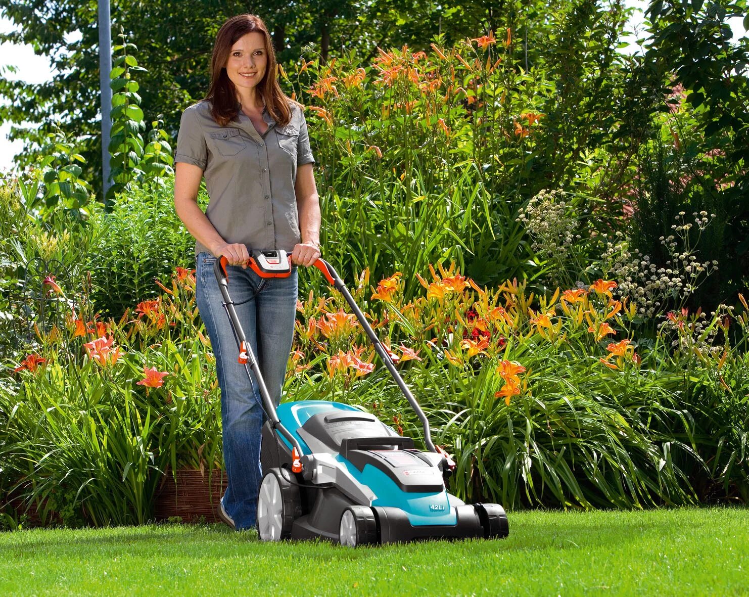 Триммер аккумуляторный greenworks g24lt30. Gardena power max. Садовая техника реклама. Стрижка газона. Mtd optima 38 vo.