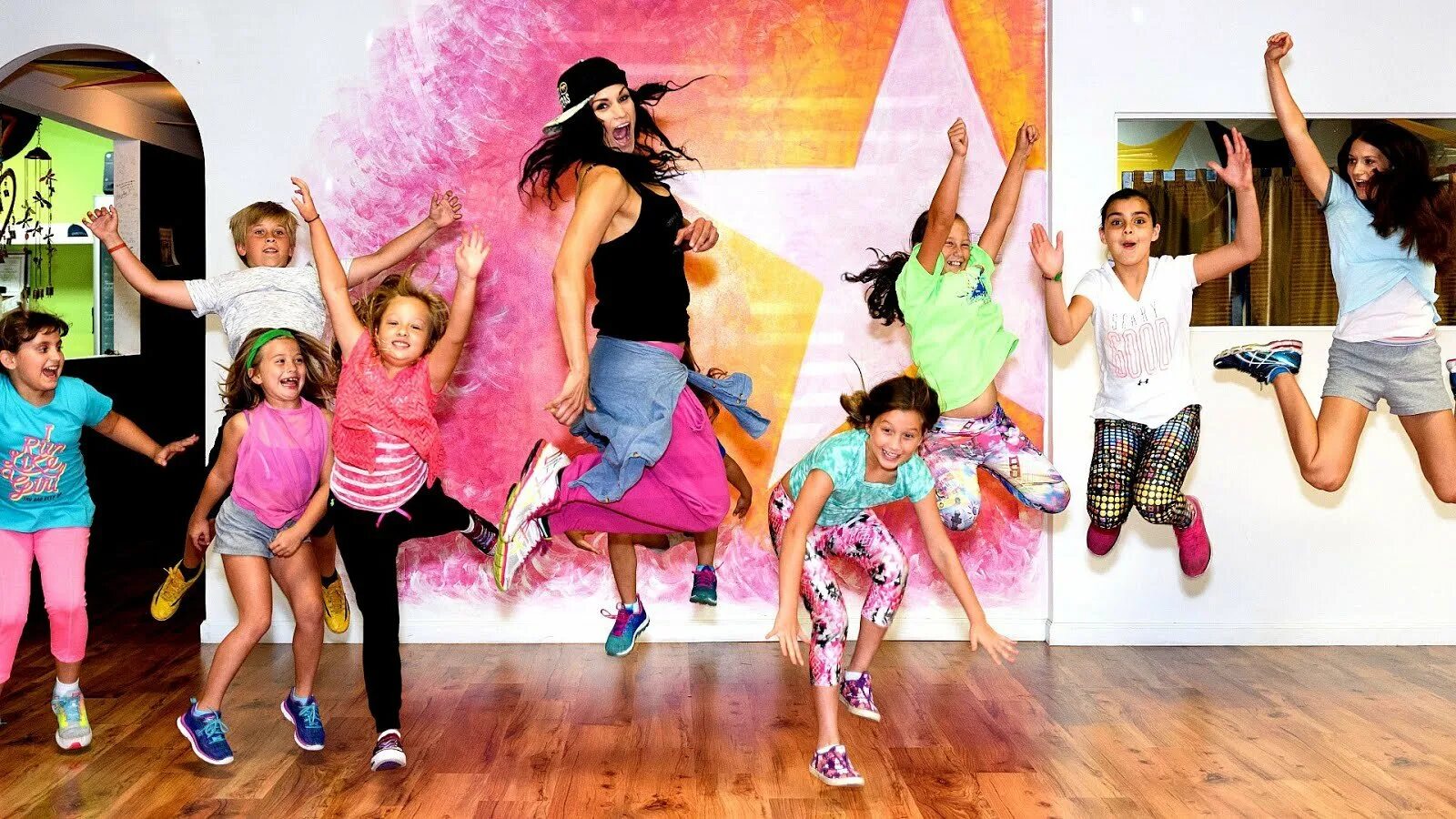 Zumba дети. «Zumba Kids» и «Zumba Kids Junior». Танцы. Эстрадные танцы для детей. Танец под детские песни видео