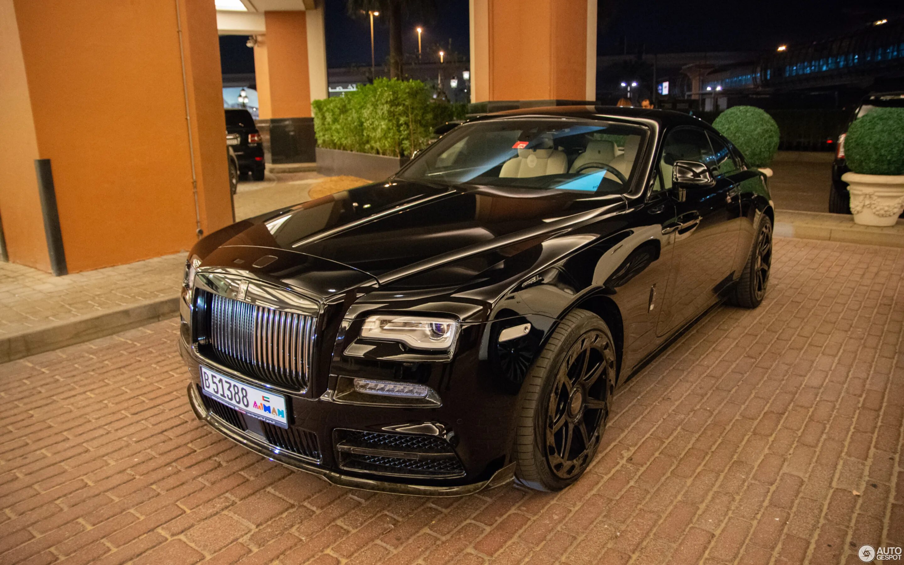 Роллс ройс мансори. Роллс Ройс врайт мансори 2020. Rolls Royce Wraith Mansory. Rolls Royce Wraith 2021 Mansory. Rolls Royce Wraith Black Mansory.