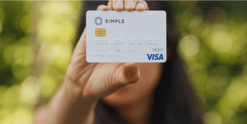 T me visa debit. Человек с картой виза. Симпл банк. Card Bank simple. Женская грудь и карточка виза.