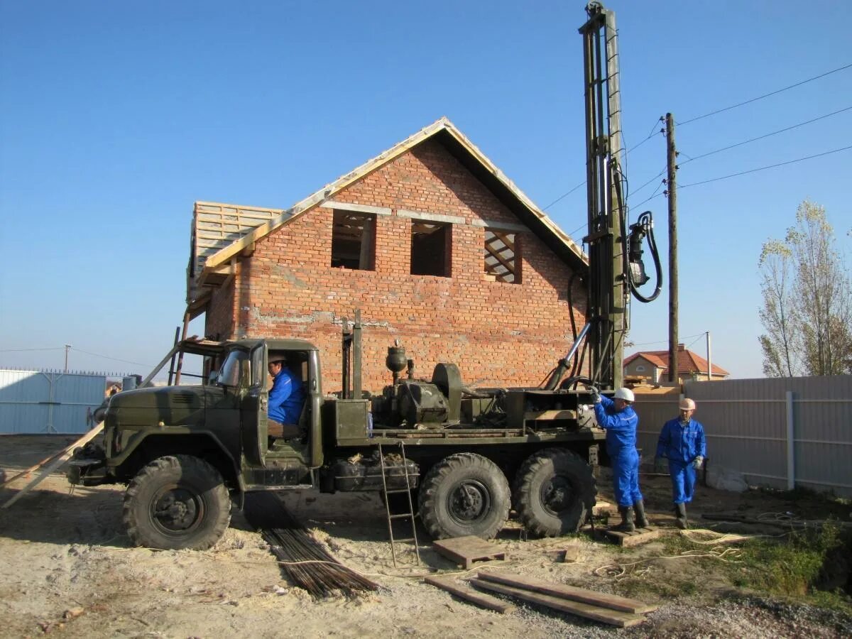 Бурение на воду нижегородская область. Бурение скважин. Бурение скважин на воду. Буровые скважины на воду. Бурение частных скважин.