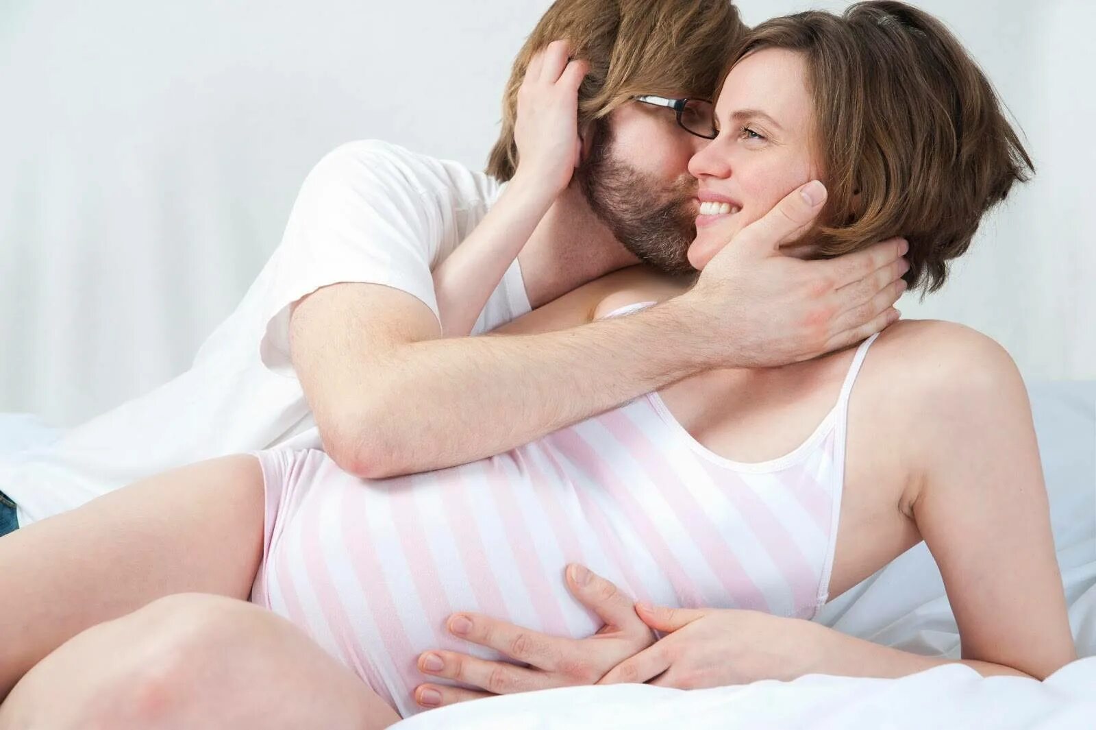 Сколько нельзя заниматься интимной. Любовь с беременной. Занятие любовью с беременной. Беременность и половые отношения.