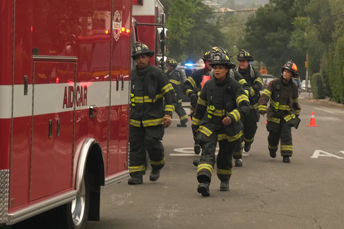 Пожарная часть 19 Барретт Досс. Сиэтл пожарная часть 19. Джек Гибсон пожарная часть 19. Пожарная часть 19 (2018).