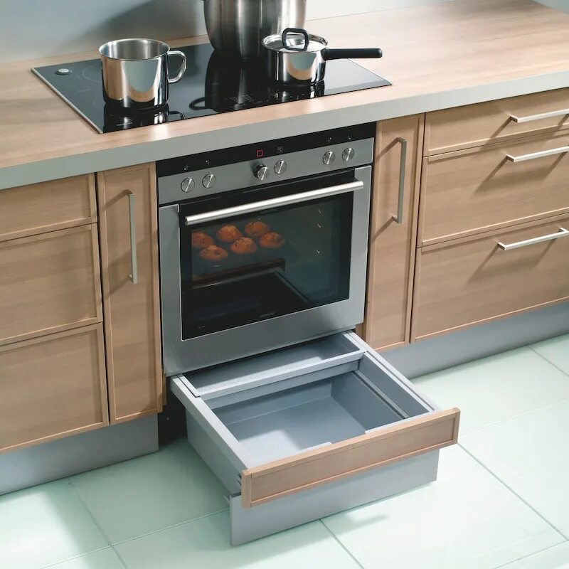 Встроенная плита и духовой шкаф. Встроенная кухня. Духовой шкаф smeg sf4920mcx1. Встраиваемая техника куперсберг для кухни. Встраиваемая микроволновая печь в кухне.