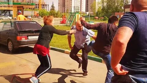 Встретил обидчика на улице