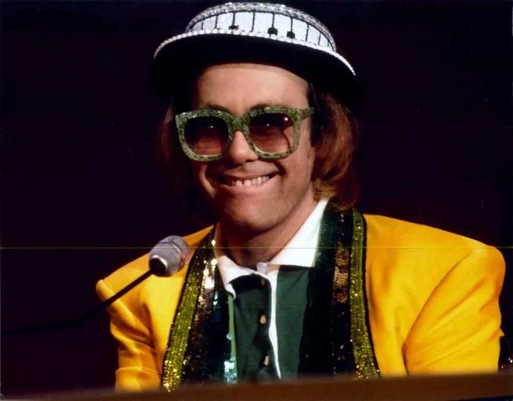 Elton john rock. Элтон Джон. Элтон Джон 1975. Элтон Джон в молодости. Элтон Джон 1970s.