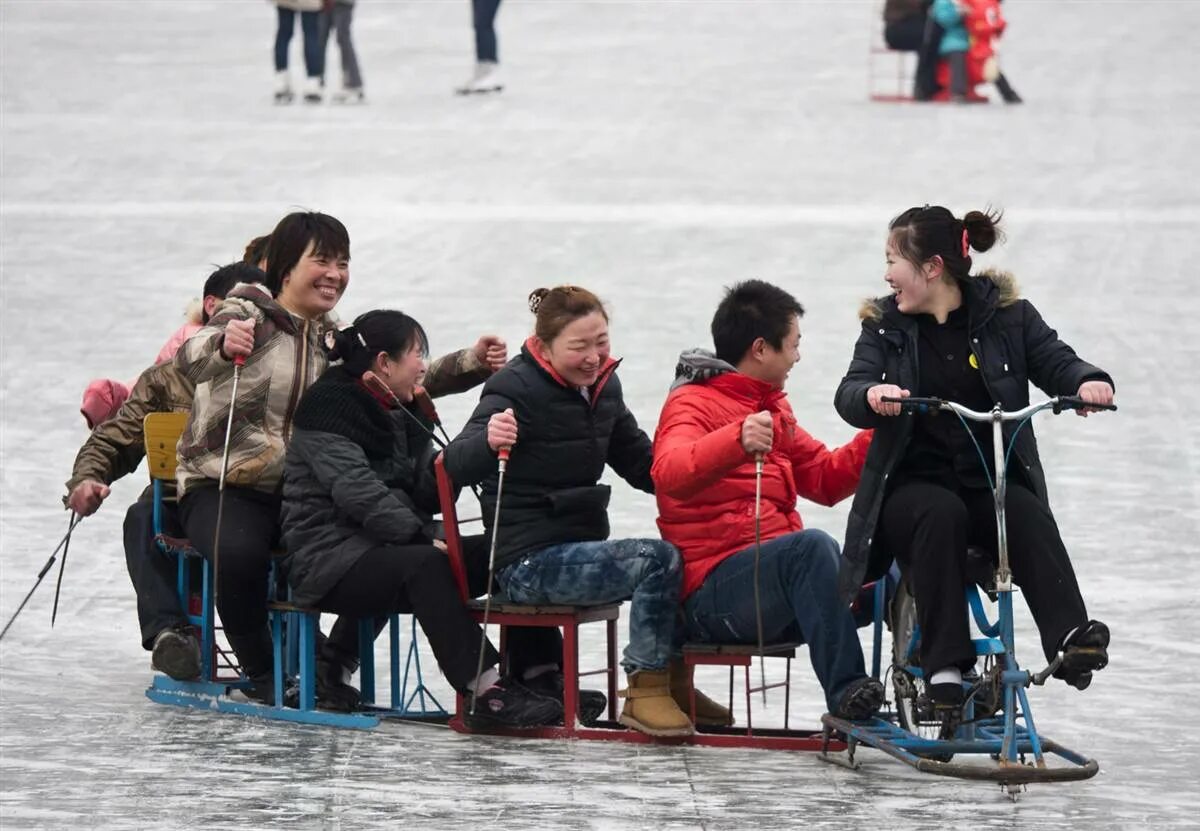 Enjoy skateboards кроссовки. Enjoy skating. Enjoy skateboarding дека. коньки на озере. креат скейтборд.