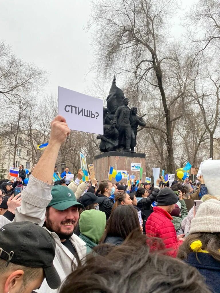 Митинг в Казахстане в поддержку Украины. Мирный митинг. Митинг в Даугавпилсе в поддержку Украины. Митинги в поддержку украины