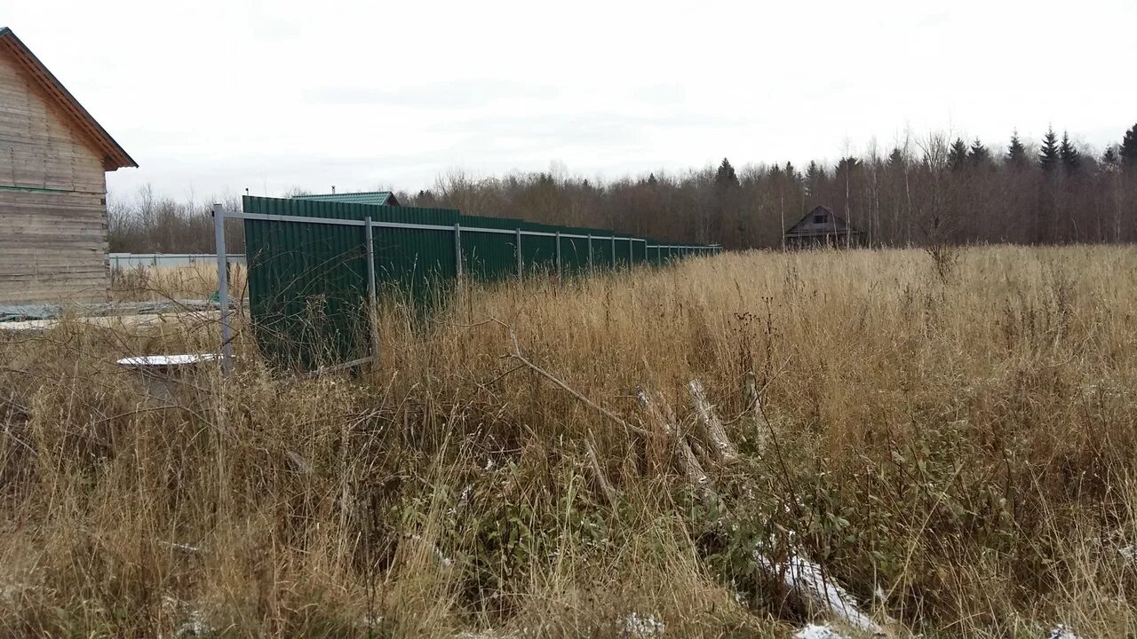 Озеро приветнинское ленинградская. Земельный участок фото. Дер бережки волховского р-на ленинградской обл. Участок ижс в ленинградской. Деревня голтово.