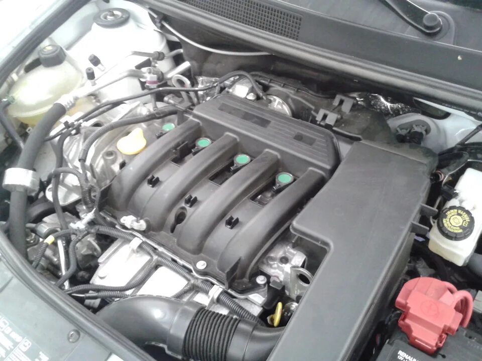 6 102. двигатель рено дастер 2 литра. 6 102 л. двигатель дастер 102. моторный отсек рено дастер 1.