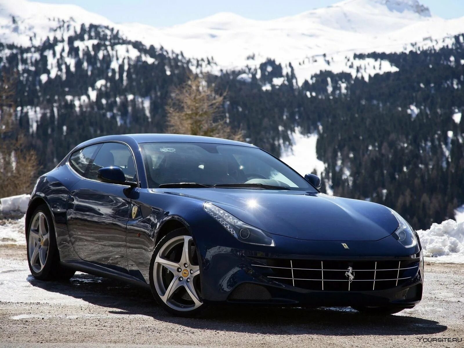 Феррари FF. Ferrari FF купе. Хэтчбек Ferrari FF. Ferrari FF Blue.