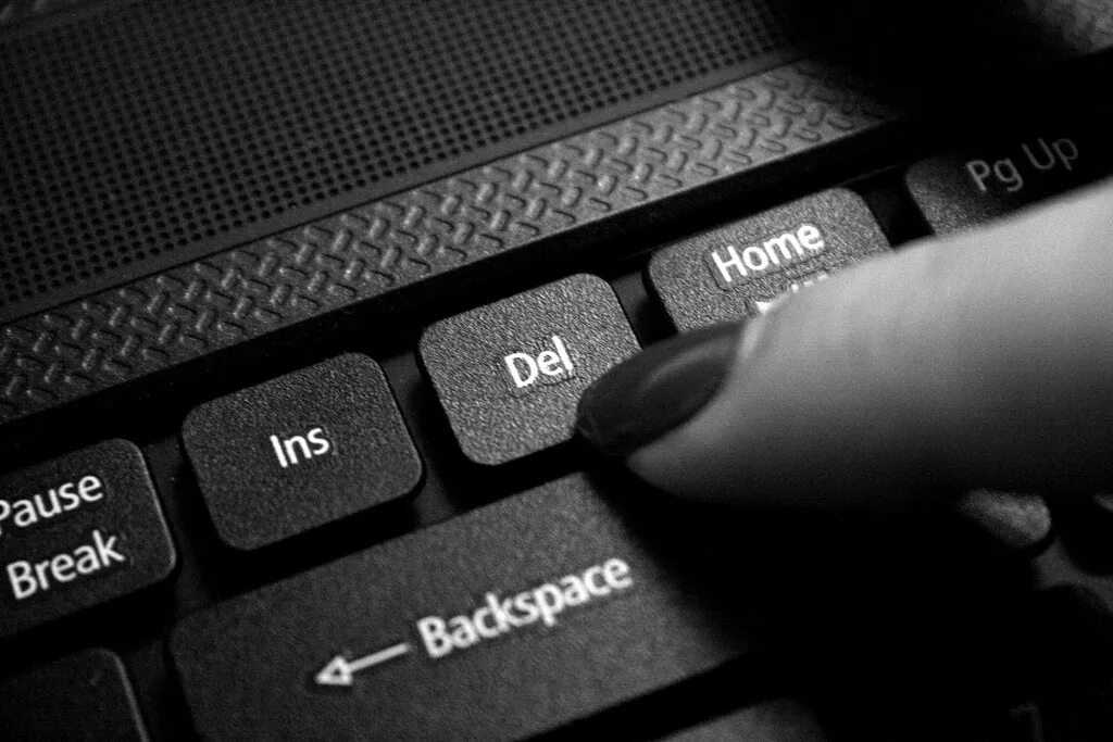 Кнопки контрл альт делит. Клавиша делит. Клавиша delete на клавиатуре mac. Клавиша удаления на клавиатуре. Клавиша делит.