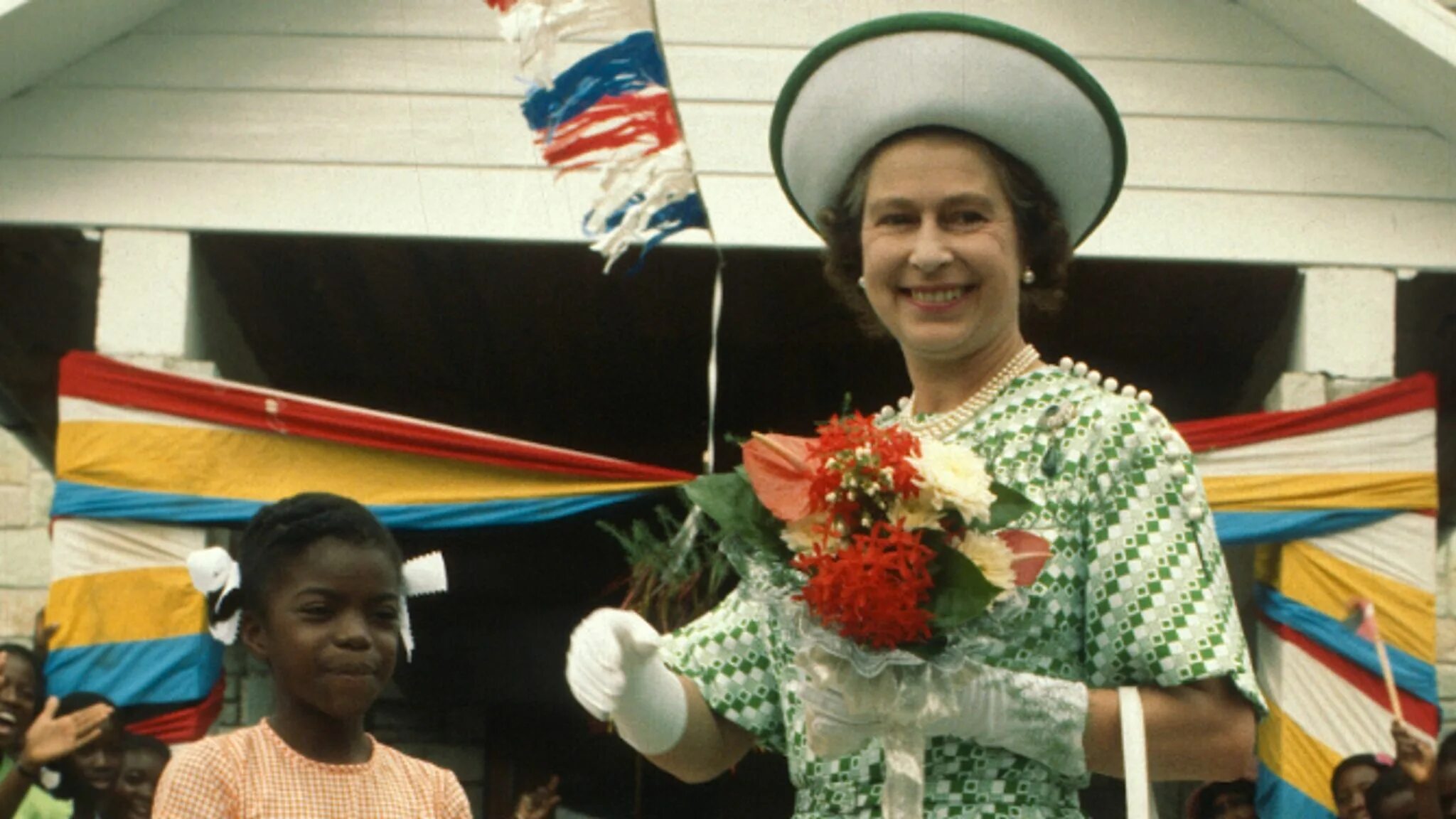 Head of state uk. Глава государства Соломоновы острова Елизавета 2. Президент Барбадоса. Анвар Хуссейн фотограф Королева Елизавета. Визит Елизаветы на Ямайку.