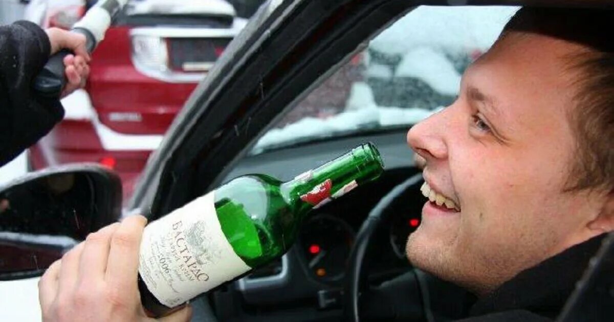 Управление автомобилем в нетрезвом состоянии. Нетрезвое вождение. Управление автомобилем в нетрезвом состоянии. Пьяные водители статья. Авто и алкоголь.