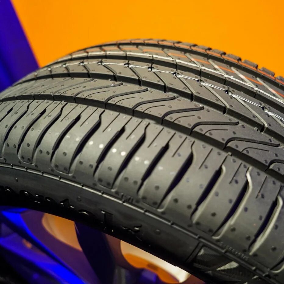 Continental 195/65r15 91h ultracontact tl. Continental ultracontact 175/65 r14 82t. Долговечная резина. Континенталь машина. Continental ultracontact 185/60 r15.