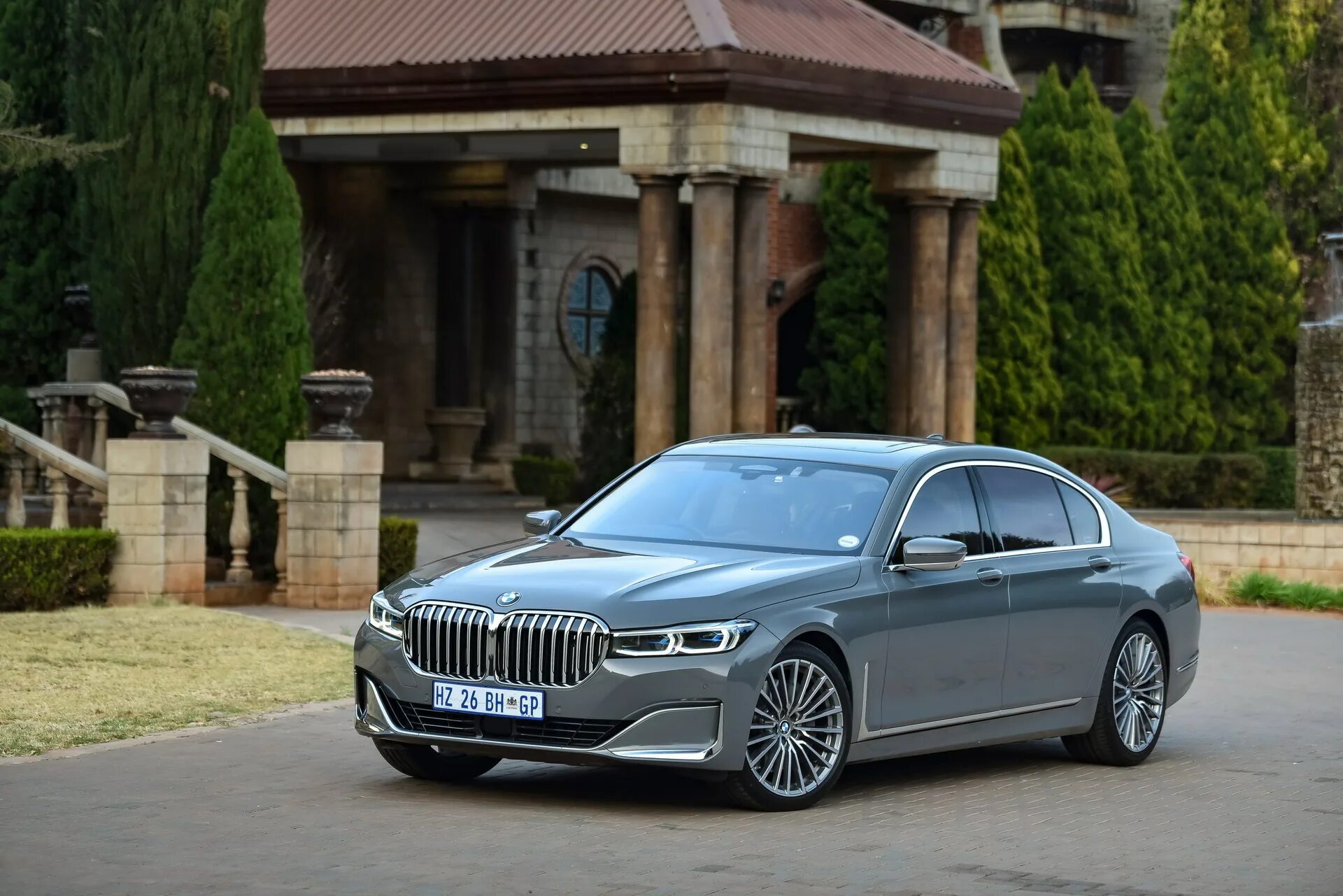 Бмв 750 москва. BMW 750li XDRIVE. БМВ 750 li XDRIVE. BMW 750li XDRIVE 2019. BMW 740li XDRIVE.