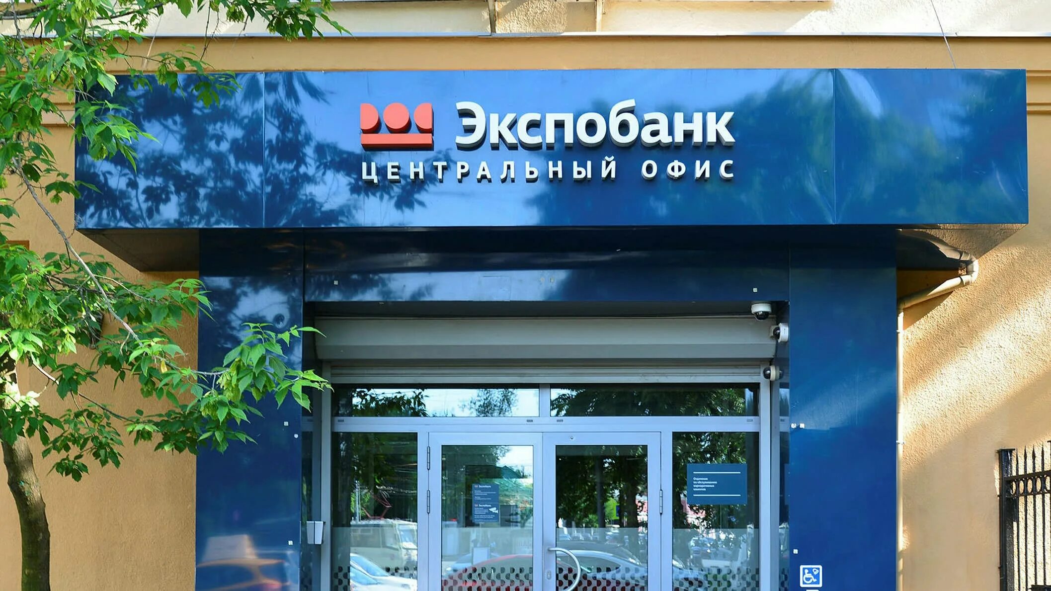 Входу q
