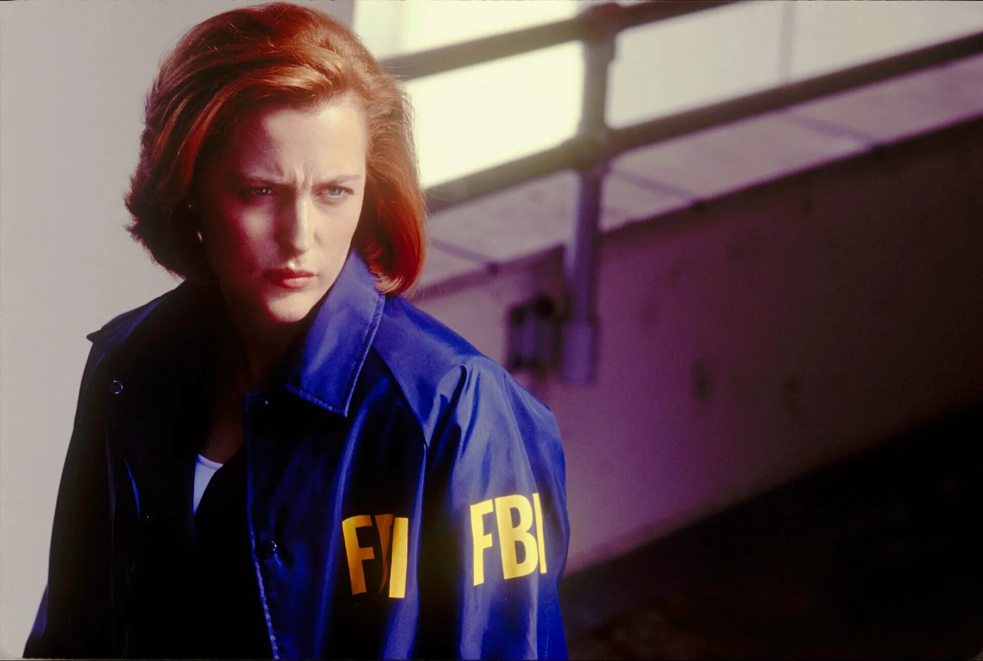 Скалли милано скамер. Dana scully. Скалли милано агент. Агент скалли. Dana scully.