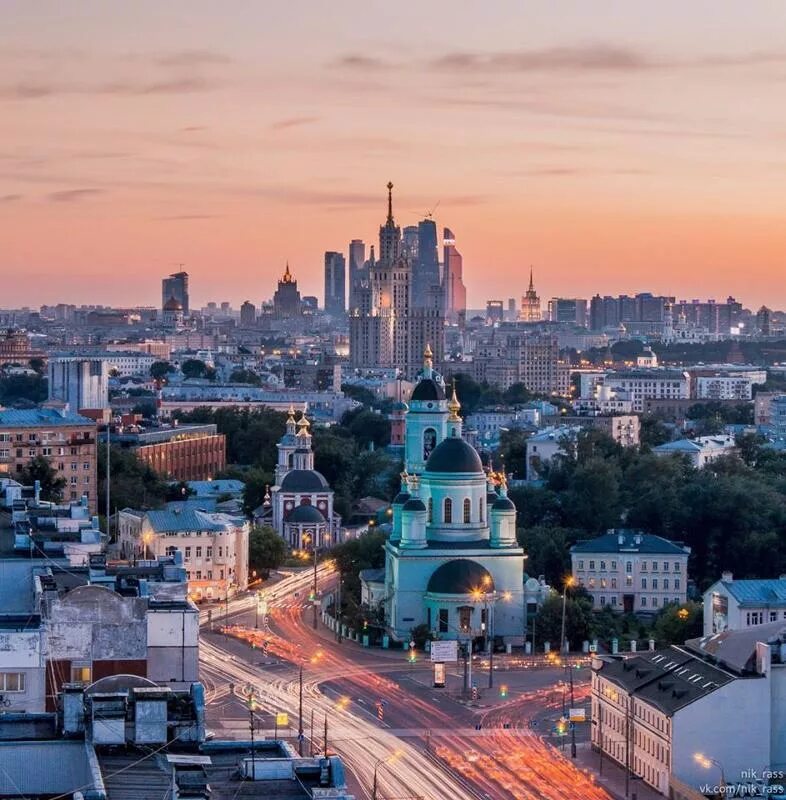 Крыши Москвы. Вид с крыши Москва. Москва лучше Петербурга. Свободные крыши Москвы красивые.