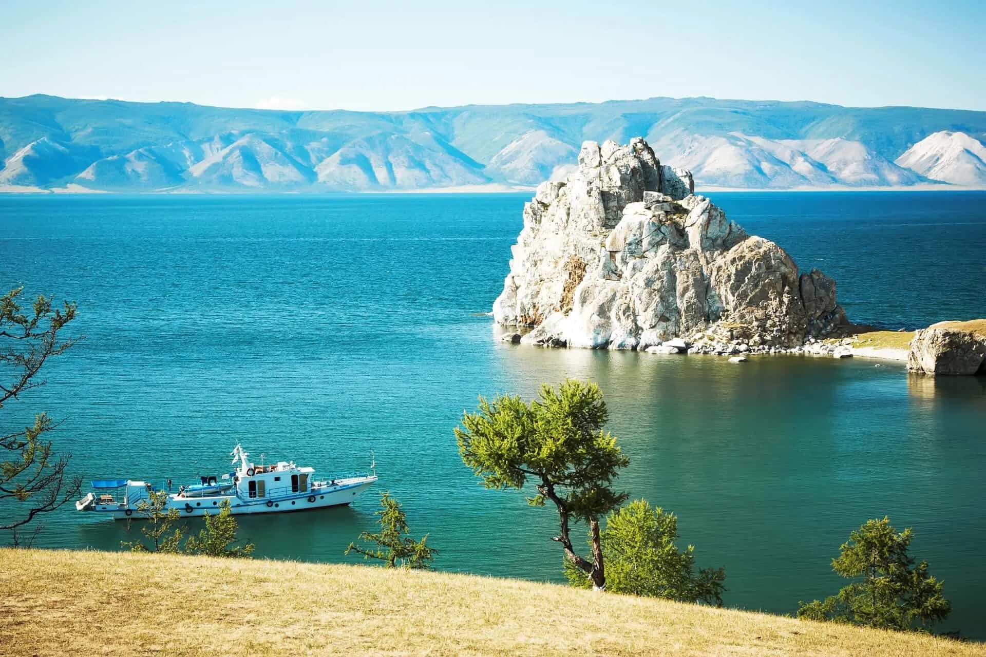 Где отдохнуть кроме моря в россии летом. Озеро Байкал. Природа Байкала. Leff 24h240t. Юг острова Ольхон.