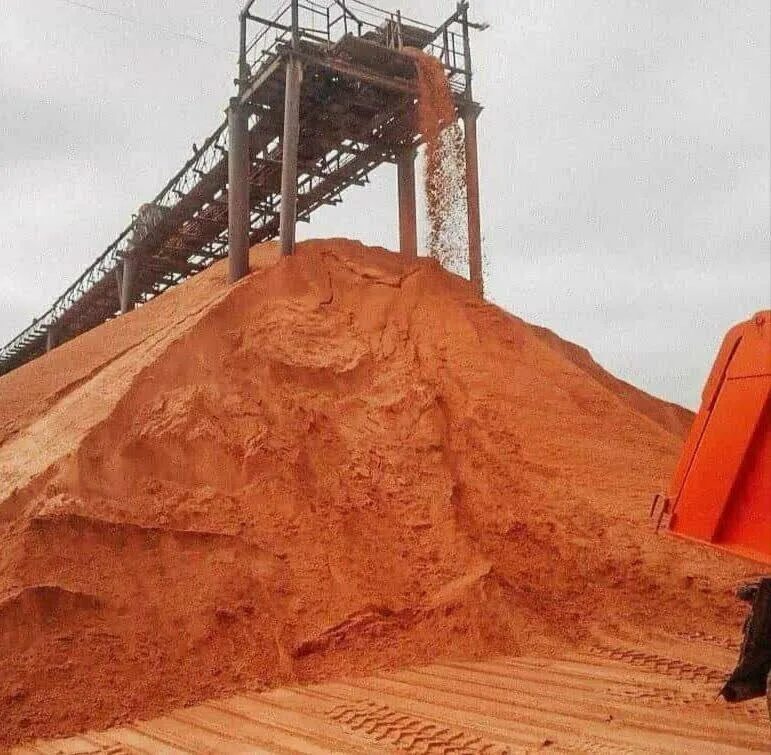 Камаз самосвал песок щебень. Отгрузка песка. Отгрузка песка. Погрузка щебня. Самосвал песок щебень.